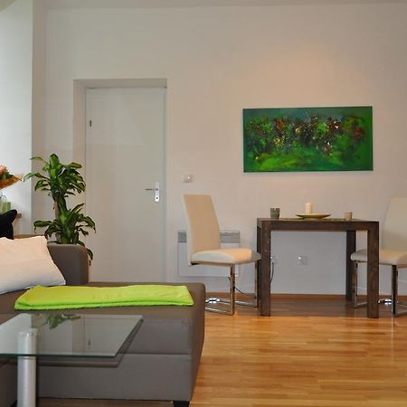 Ferienwohnung Im Univiertel Mit Garten Graz Exterior foto