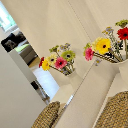 Ferienwohnung Im Univiertel Mit Garten Graz Exterior foto